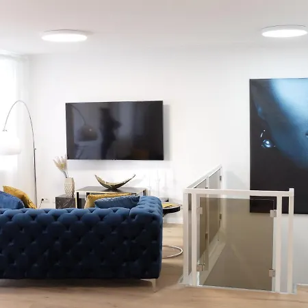 Exklusive 104 M2 Direkt Am Rhein 1 Km Von Der Messe * Düsseldorf