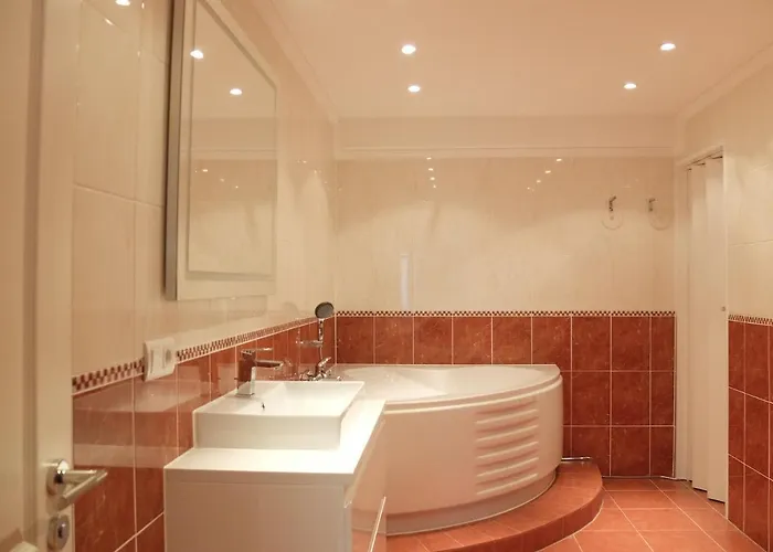 Exklusive 104 M2 Direkt Am Rhein 1 Km Von Der Messe Apartment *